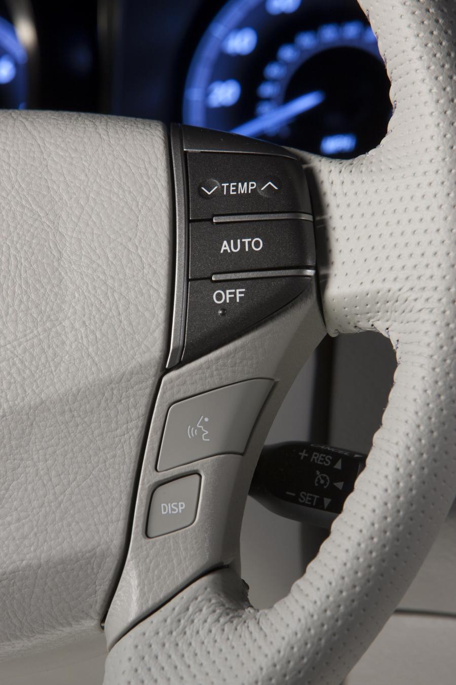 Детали интерьера Toyota Avalon (GSX30) 2011 года  (фото 57 из 84)